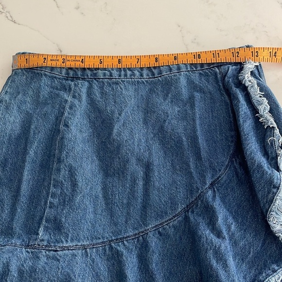 Lightweight Denim Skirt with side zipper - Picture 5 of 6